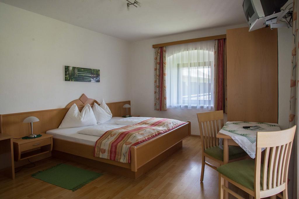 Hotel Pension Seebichlhof Kraig Exterior foto